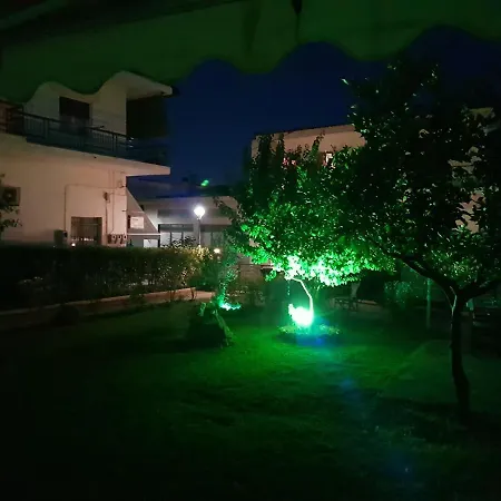 아파트 Magdalinos Appartments *